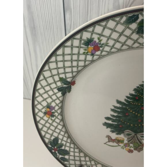 Mikasa Christmas Story CAB08 Round Chop Serving Platter Plate 12 3/4" - Picture 2 of 7
